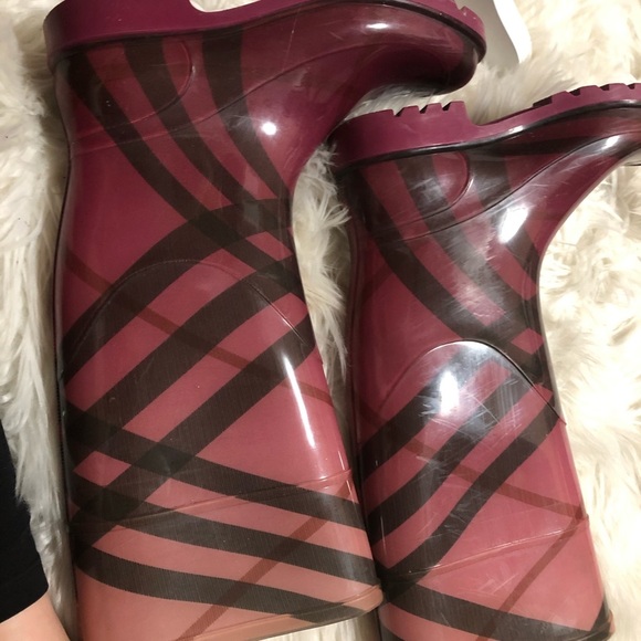 Burberry Rain Boots 💕 - Picture 4 of 6